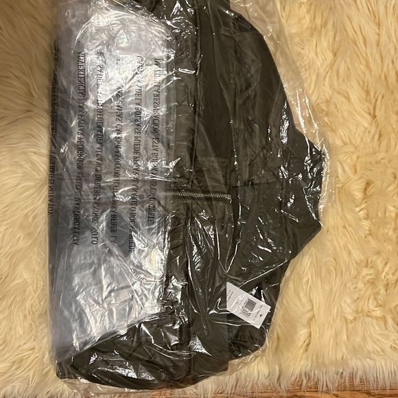 BCBG Generation Bomber Jacket Size XL Olive Color. - Picture 5 of 7